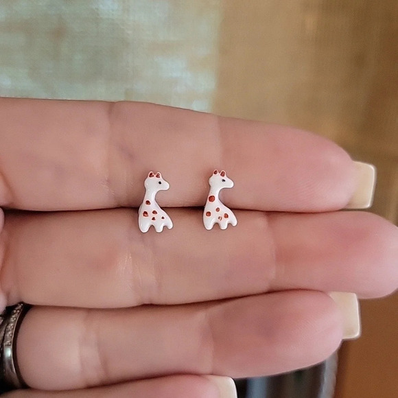 Tiny Giraffe Ceramic Stud Earrings - Picture 6 of 7